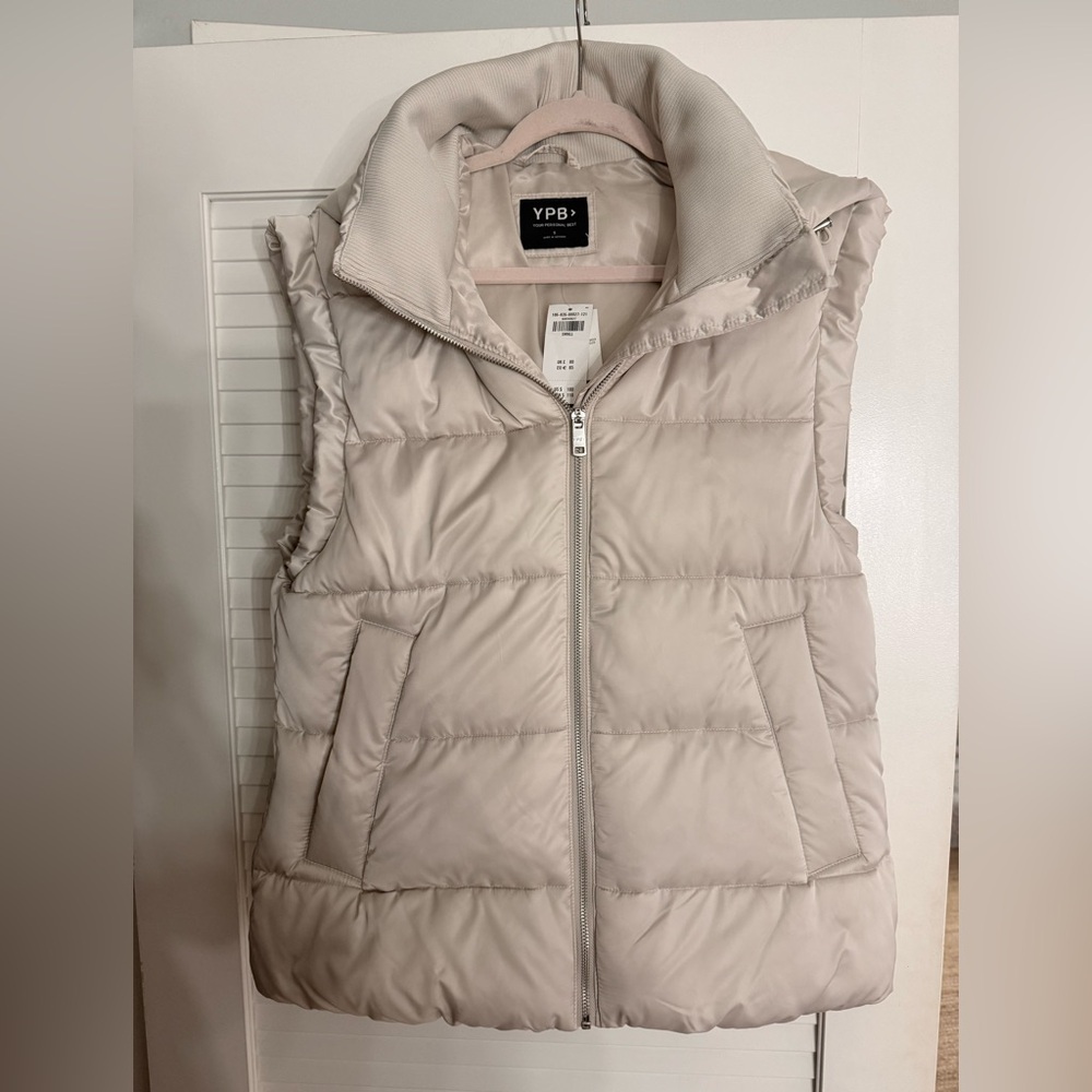 Abercrombie & Fitch puffer vest-Size small